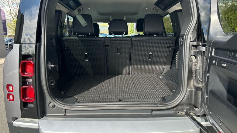 Land Rover Defender 3.0 D250 SE 110 5dr Auto Diesel Estate